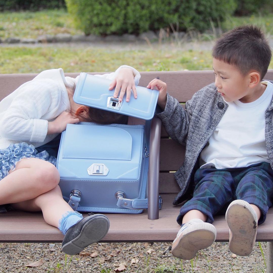 ランドセルに、お顔をイン!